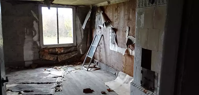 Why Selling a Distressed House Through Traditional Methods Fails in Texas